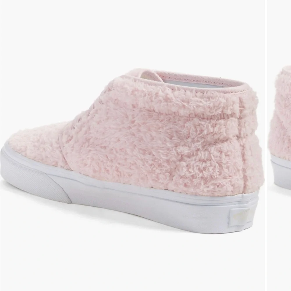 Vans Light Pink Shearling Chukka Sneakers Woman’s size 9/men’s size 7.5 NWOT
